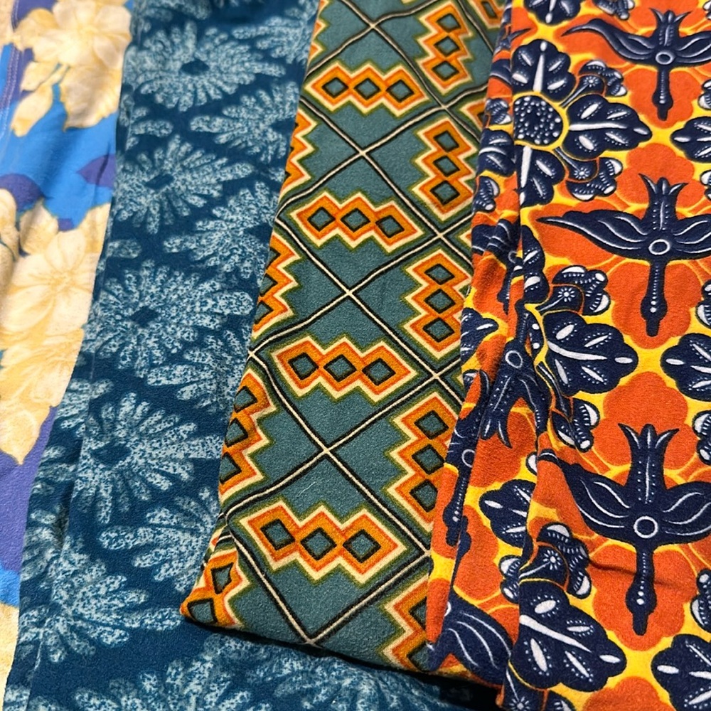 4 pairs of Lularoe OS Leggings